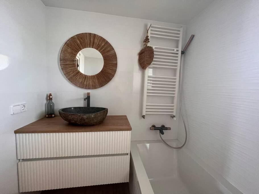 3Apartamento De Tres Habitaciones 艾姆布里亚布拉瓦 外观 照片