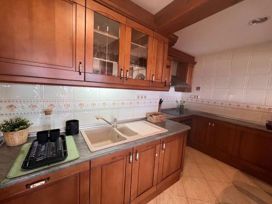 3Apartamento De Tres Habitaciones 艾姆布里亚布拉瓦 外观 照片