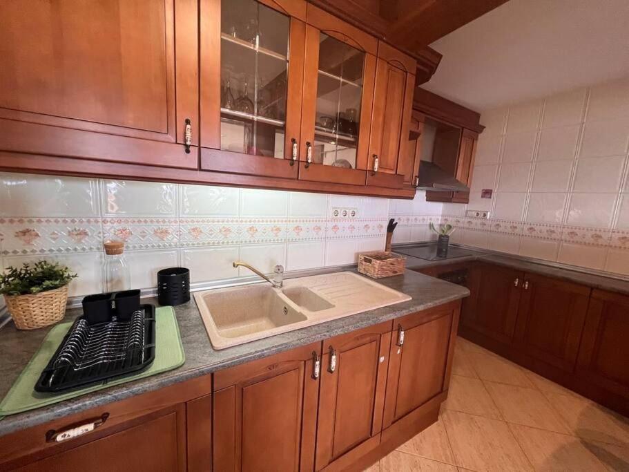 3Apartamento De Tres Habitaciones 艾姆布里亚布拉瓦 外观 照片
