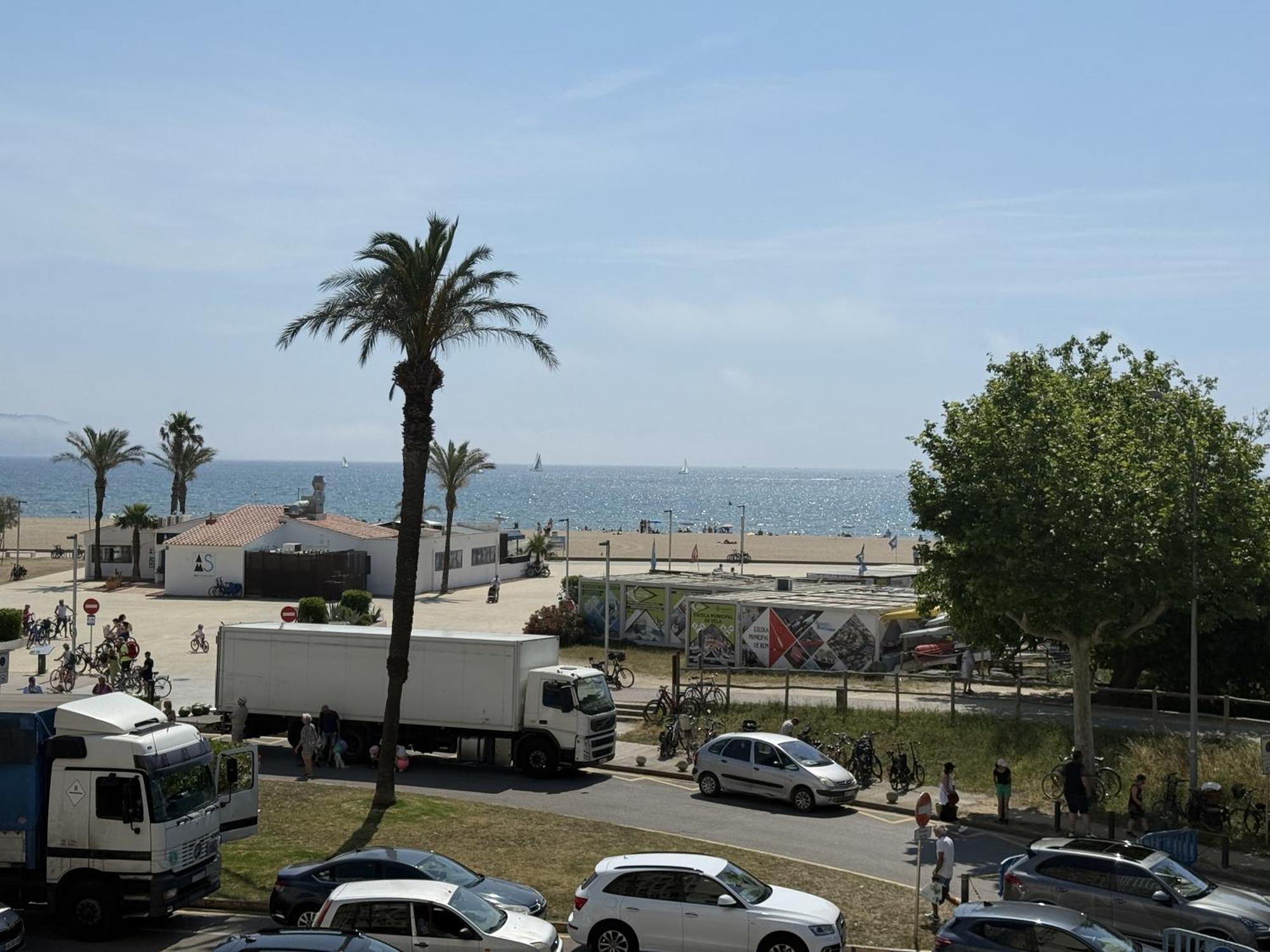 3Apartamento De Tres Habitaciones 艾姆布里亚布拉瓦 外观 照片